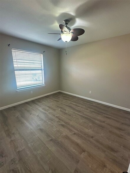 Building Photo - 127 Lori Dr