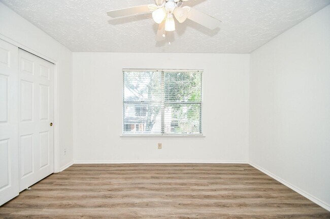 Building Photo - 12311 Grove Meadow Dr
