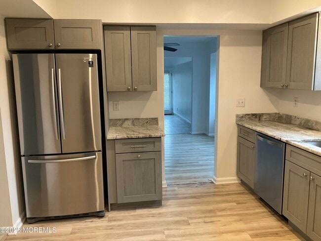 Building Photo - 37 Dogwood Dr