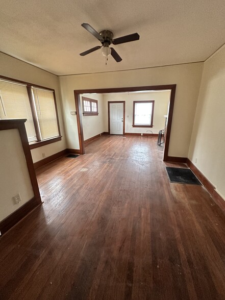 Building Photo - 2057 Catalpa Dr