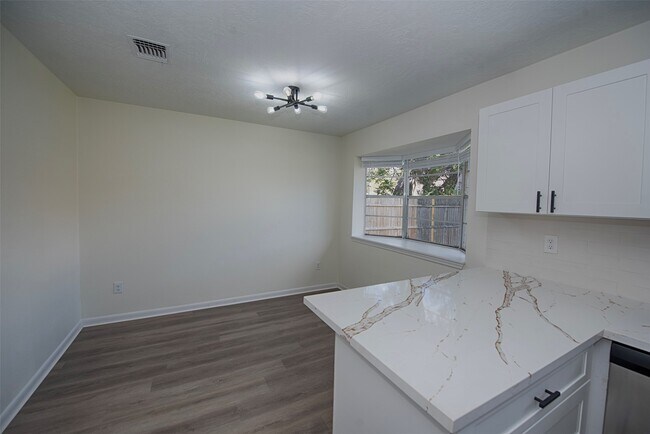 Building Photo - 309 E X St