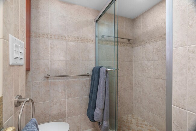 Building Photo - 950 Ponce De Leon Rd