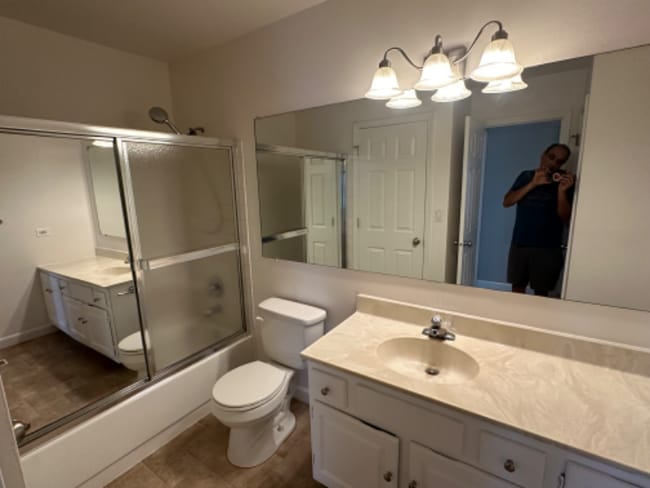 Building Photo - 425 Fernwood Ct