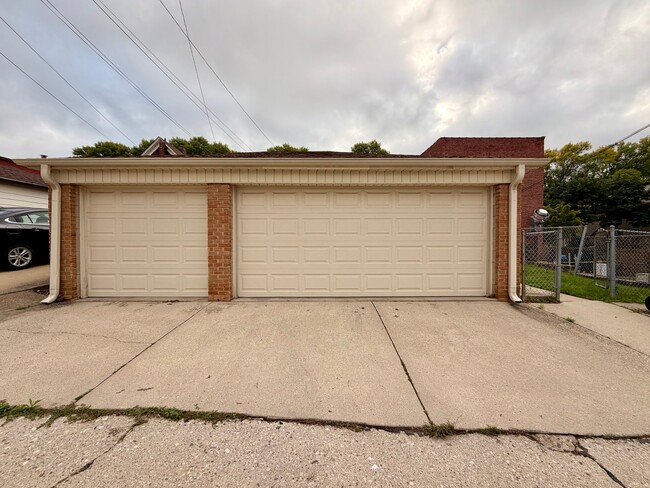 Building Photo - 2987 S Clement Ave