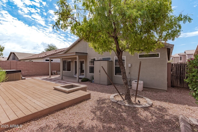 Building Photo - 4104 E La Salle St