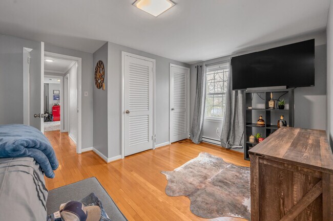 Building Photo - 653 Mt Vernon Dr