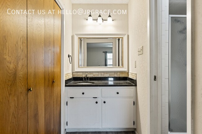 Building Photo - 429 Lindenwood Ln W