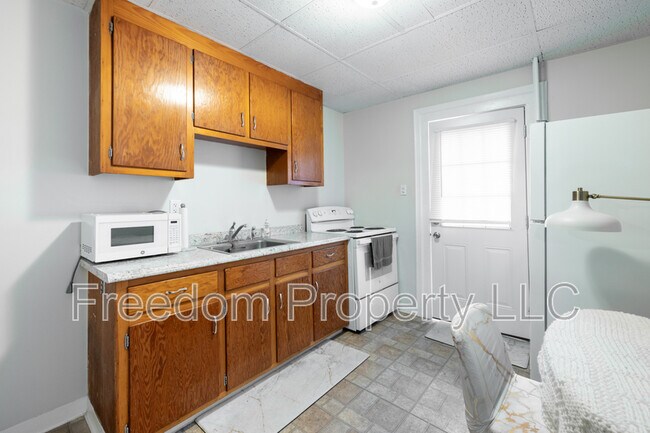 Building Photo - 27 Railroad Ave