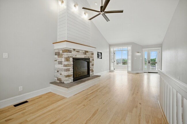 Building Photo - 100 Pinewood Rd