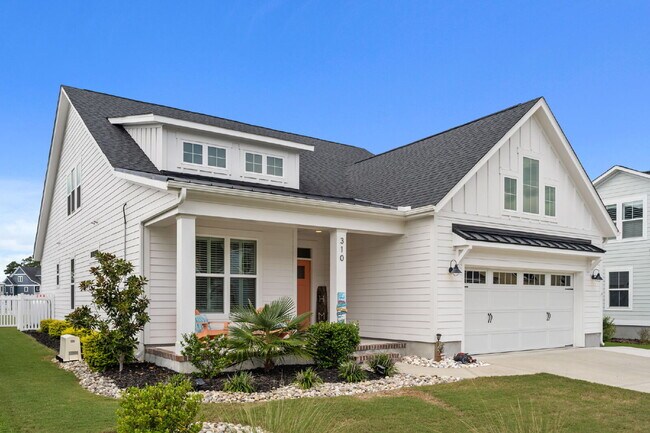 Building Photo - "Coastal Comfort Awaits: Spacious 3-Bed, 3-Bath Home in Holly Ridge!"