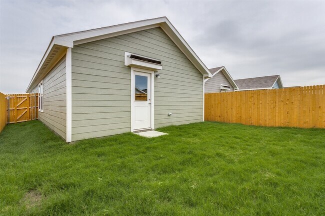 Building Photo - 126 Sunflower St