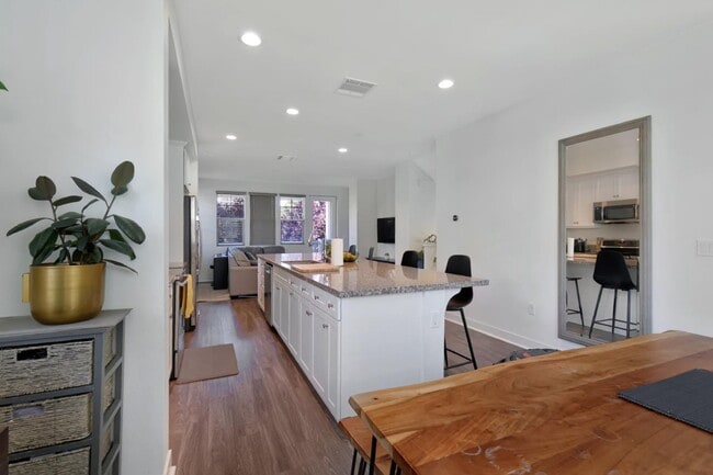 Building Photo - 317 Cider Ct