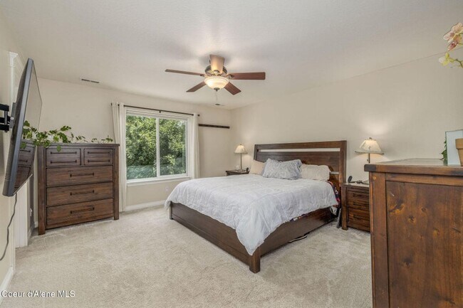 Building Photo - Beautiful home in Broadmore Estates
