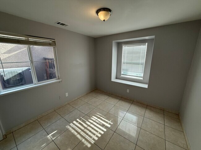 Building Photo - 94 Venus Court