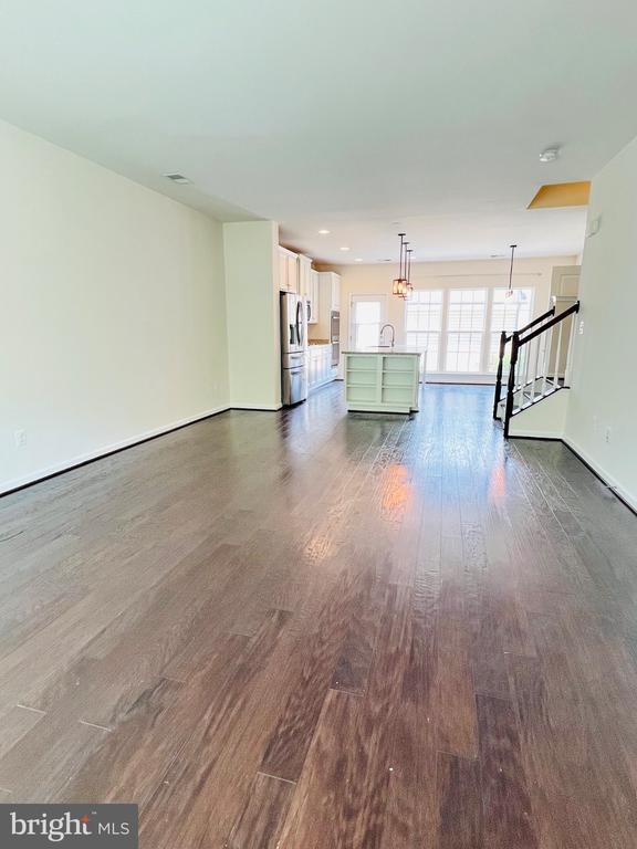 Building Photo - 208 Freesia Ln
