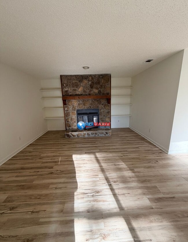 Building Photo - Renovated townhouse in Peachtree Corners