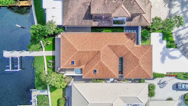 Building Photo - 17026 Bay St