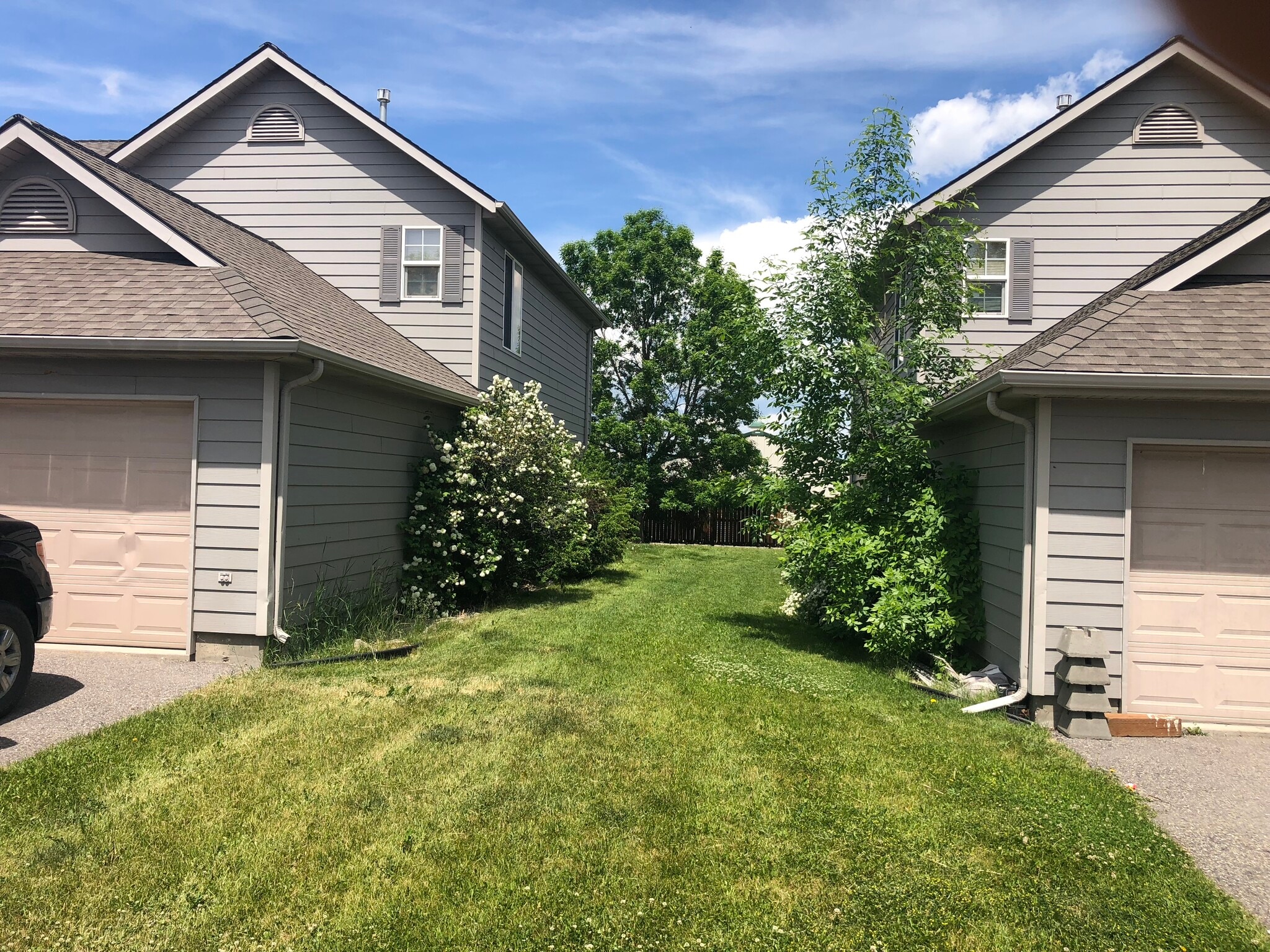 AIRY AND LIGHT END UNIT - 469 W Shore Dr