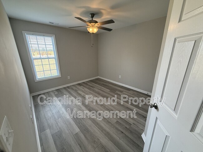 Building Photo - 321 S Pointe Dr