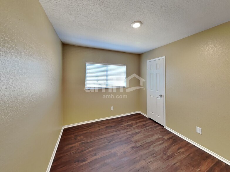 Building Photo - 9247 Pacific Maple