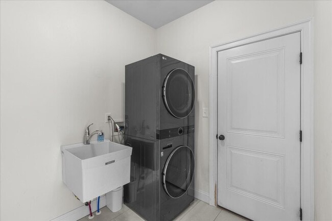 Building Photo - 8 Katie Dr