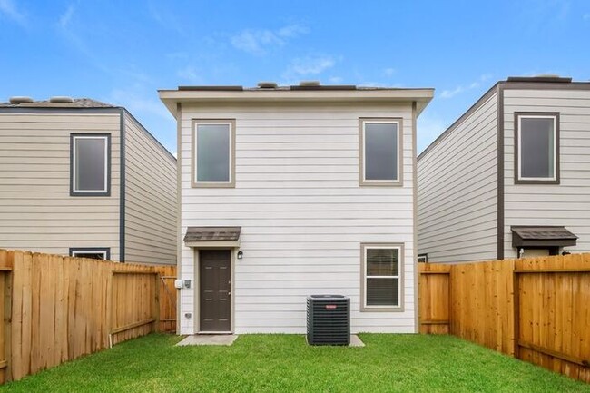 Building Photo - 15208 Estrella Rd E
