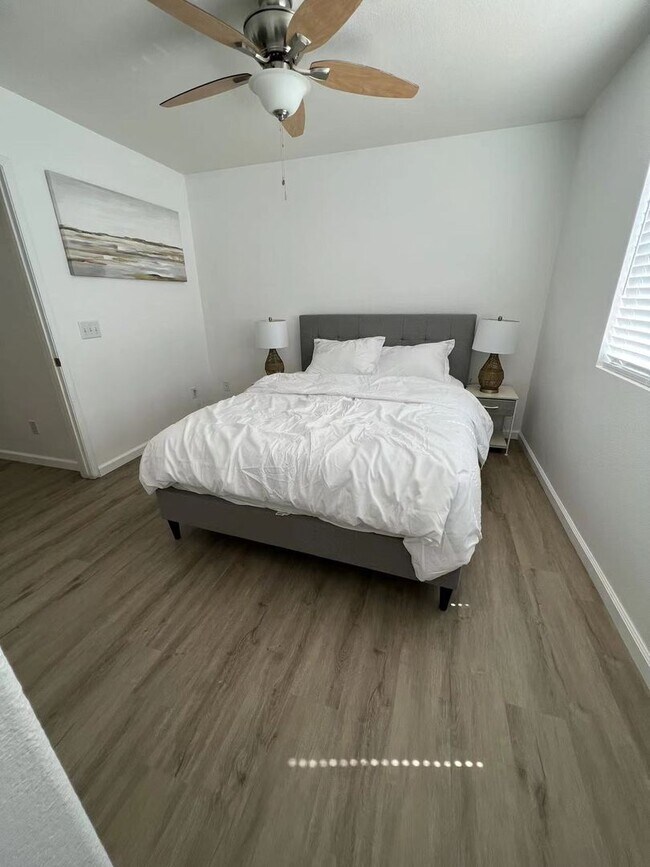 Building Photo - Beautiful 4 Bedroom 2 Bathroom Pool House in South West