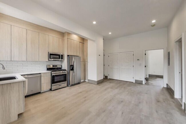 Building Photo - 2 bedroom in Chicago IL 60647