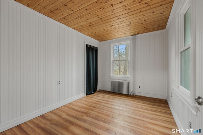 Building Photo - 24 N Main St