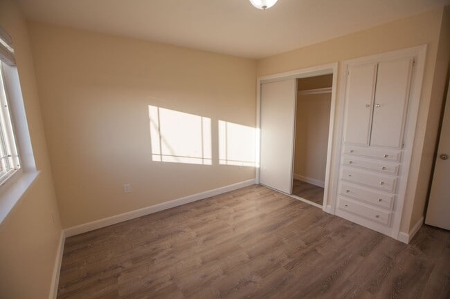 Building Photo - 165-167 Miriam St