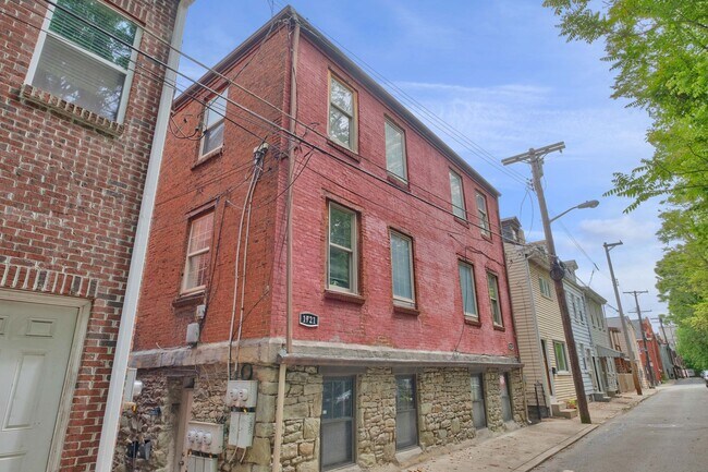 Building Photo - 1721 Edwards Way