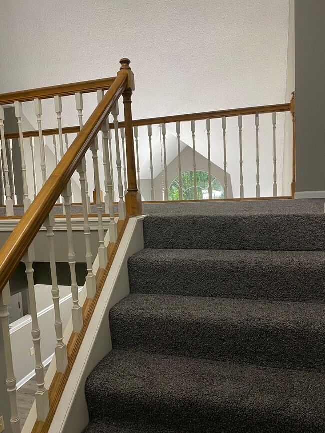 Building Photo - Beautiful & Spacious House in Green Meadow...