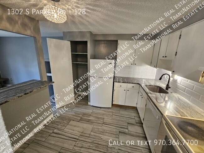 Building Photo - 1302 S Parker Rd