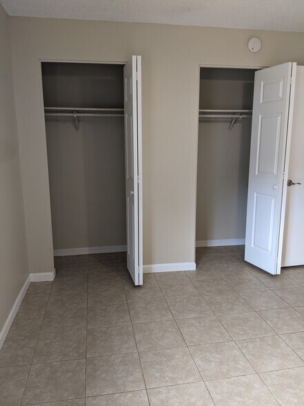 Building Photo - 2231 Ascot Ct