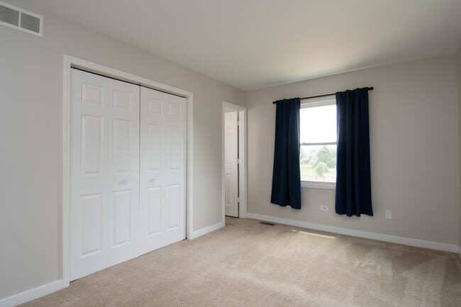 Building Photo - 24243 Graver Ln