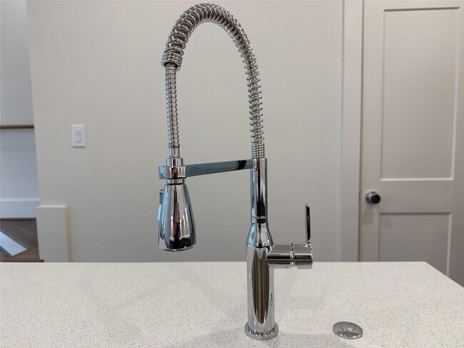 Building Photo - 881 Rachel St