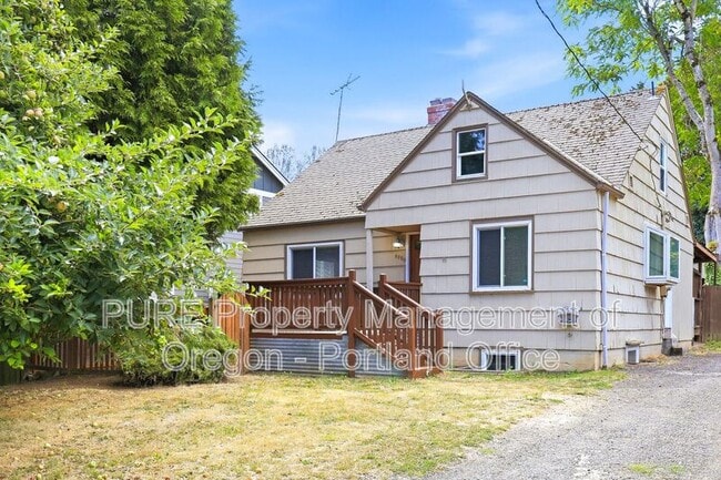 Building Photo - 6320 NE Simpson St