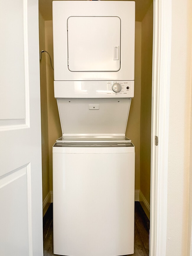 Building Photo - 12701 N Pennsylvania Ave