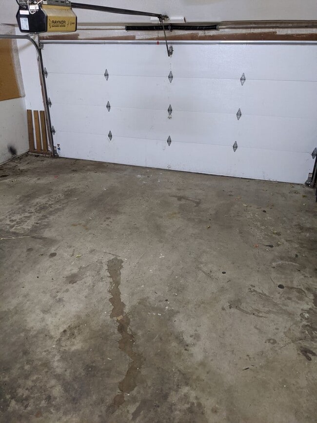 Building Photo - 1709 E Willow Ct