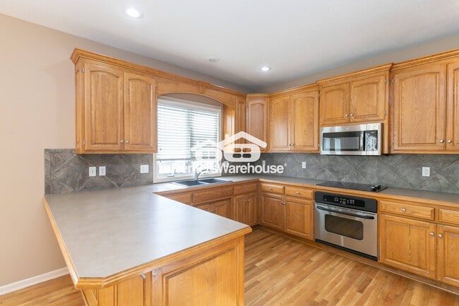 Building Photo - 5701 NE Hidden Meadow Dr