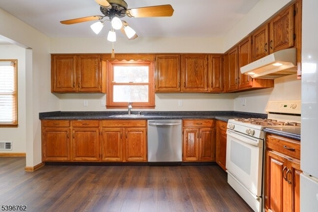 Building Photo - 11 Lenox St