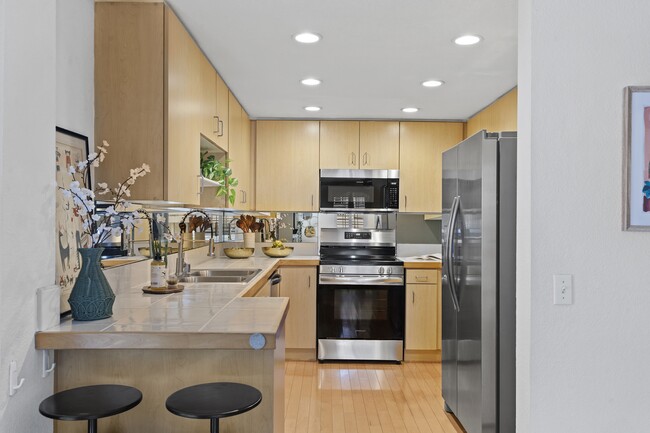 Building Photo - 3975 Hortensia St