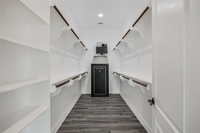 Building Photo - 21434 Lakefront Dr