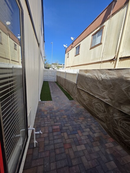 Building Photo - 1749 E Pepper Cir