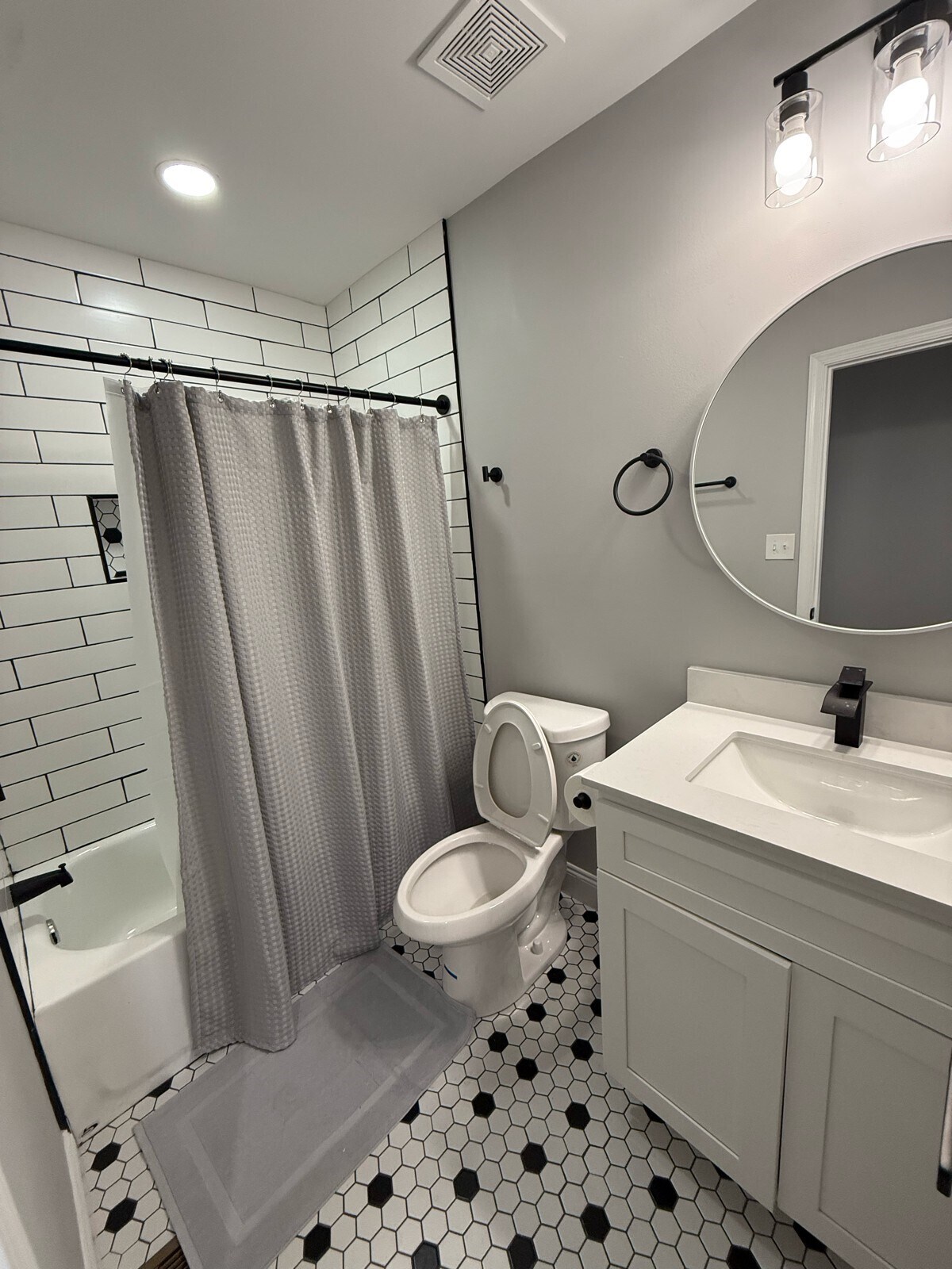 Building Photo - 2317 Barclay St