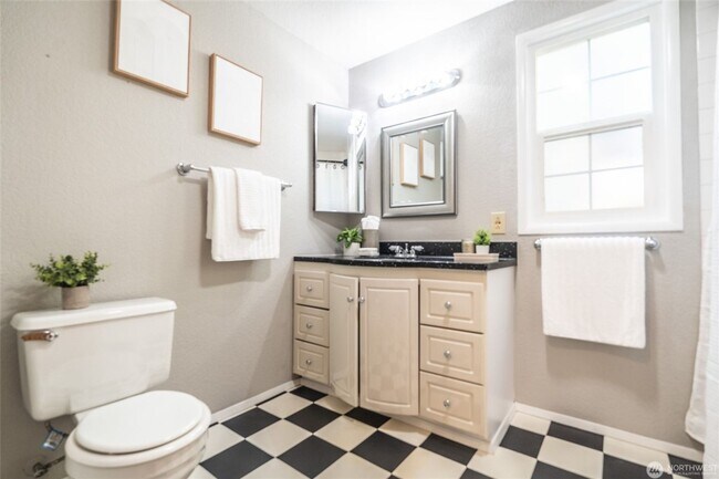 Building Photo - 2bd/1.5ba Seattle House