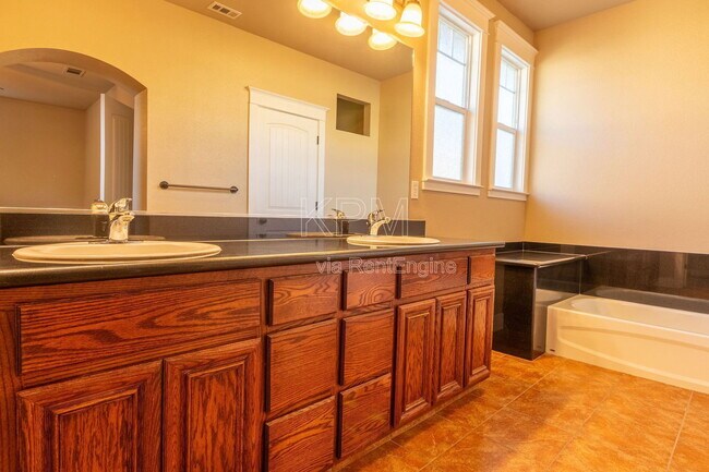 Building Photo - 2537 Plymouth Oaks Ct