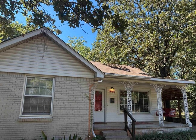 Building Photo - 404 N Jackson St