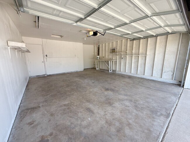 Building Photo - 15420 N 23rd Dr