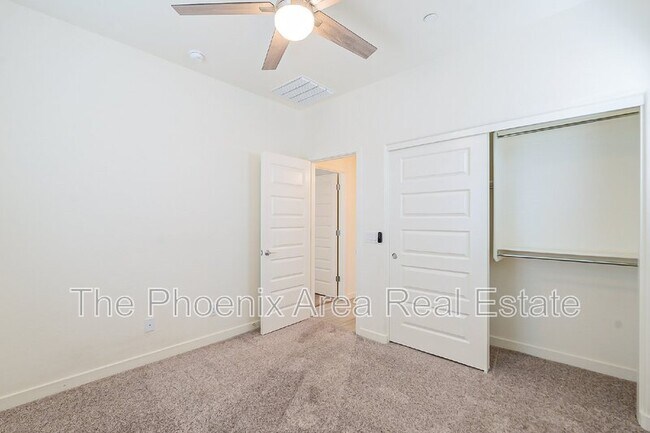 Building Photo - 4022 E Erie St